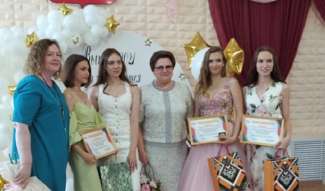 Сорочинск чествует выпускников-медалистов